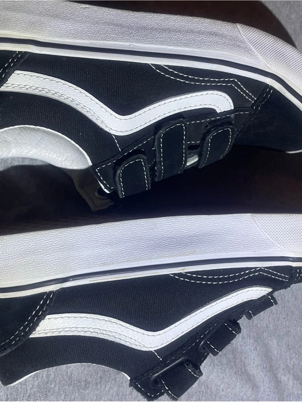 Vans Kids men 4,5 weman 6 Black and White Strap Sneakers